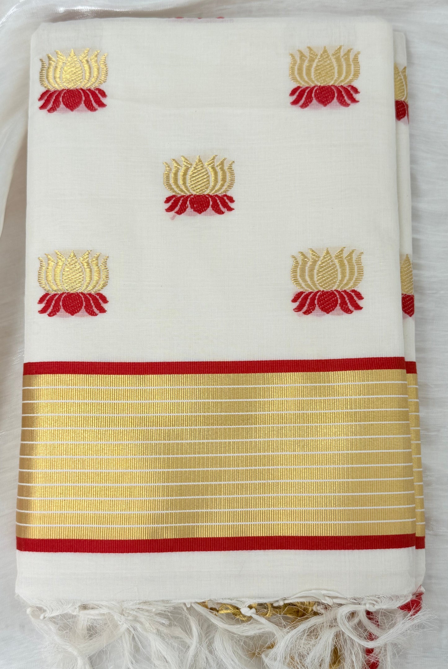 Kerala saree red black checked pattern