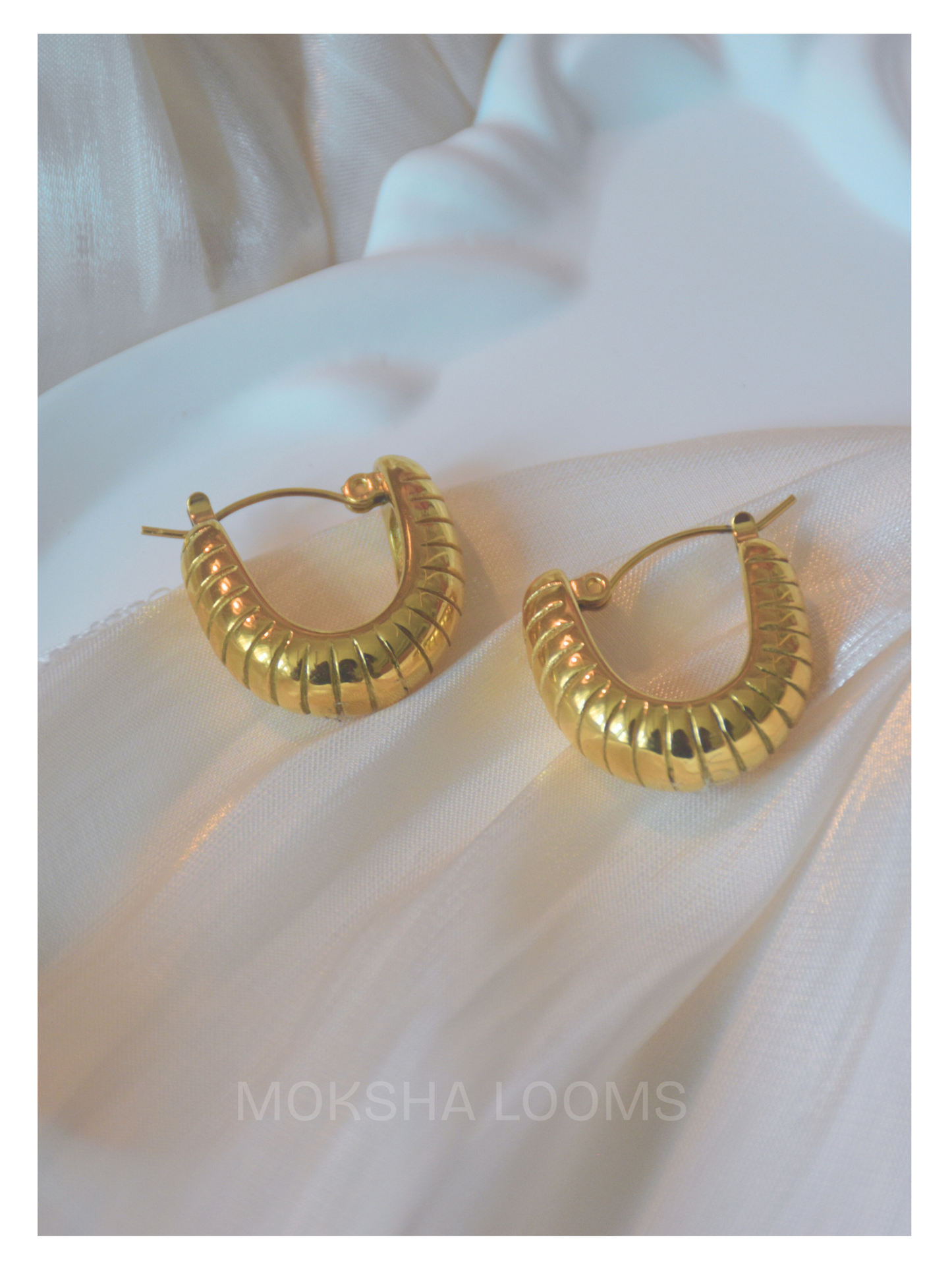 These gold plated earrings are perfect for everyday wear. With their hypoallergenic material, they are suitable for those with sensitive skin. Plus, they are water resistant, making them durable and long-lasting. Gold plated earring