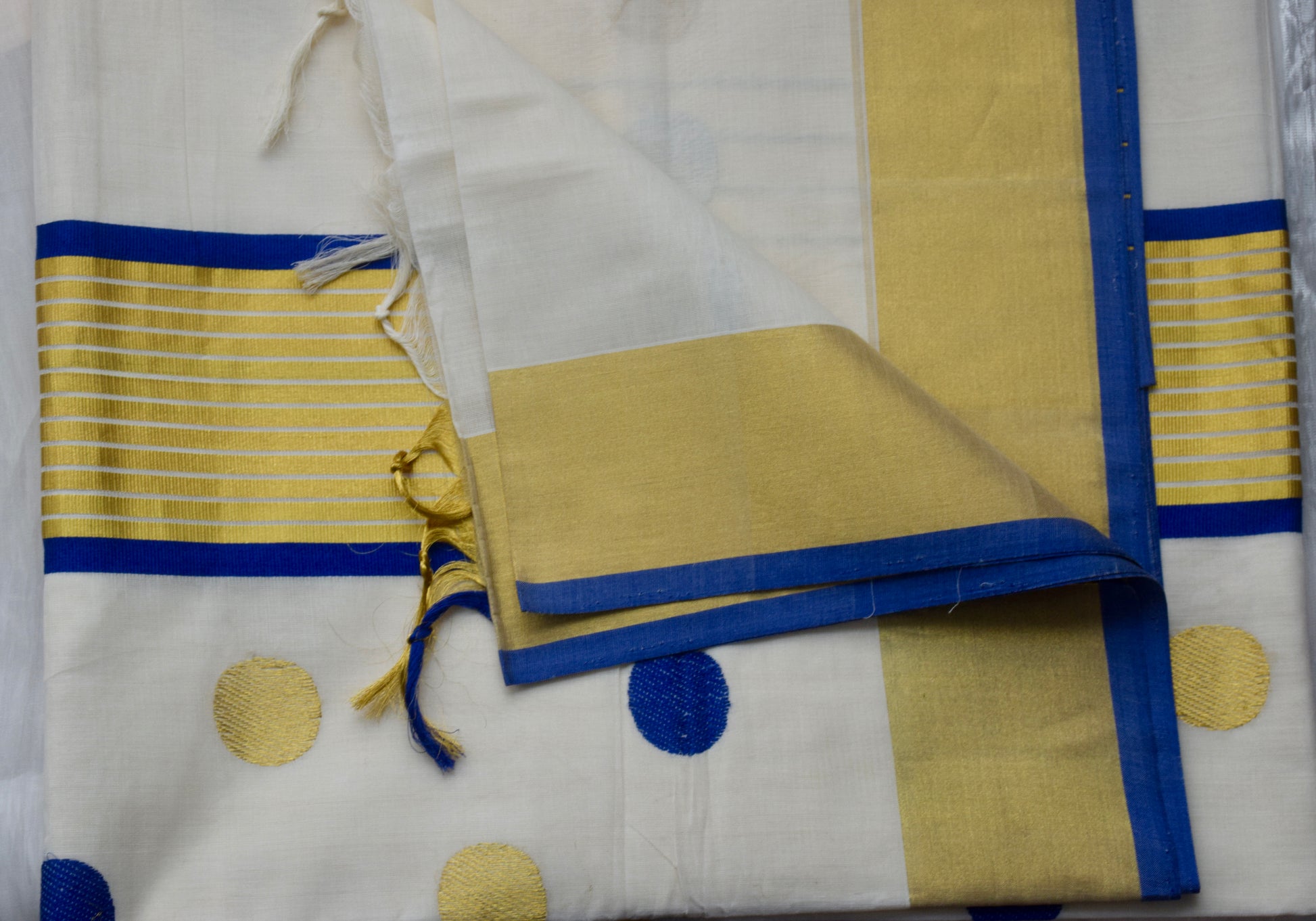 Premium Handloom Cotton Kerala Saree


