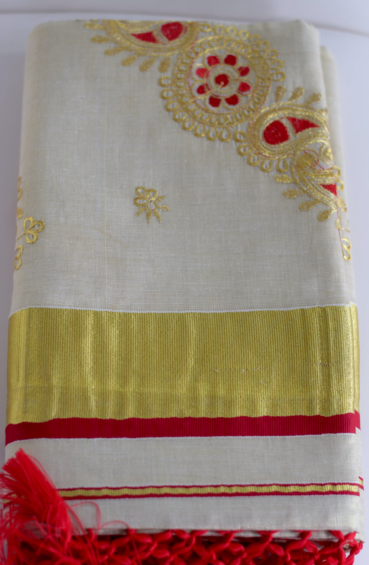 Kerala kasavu saree