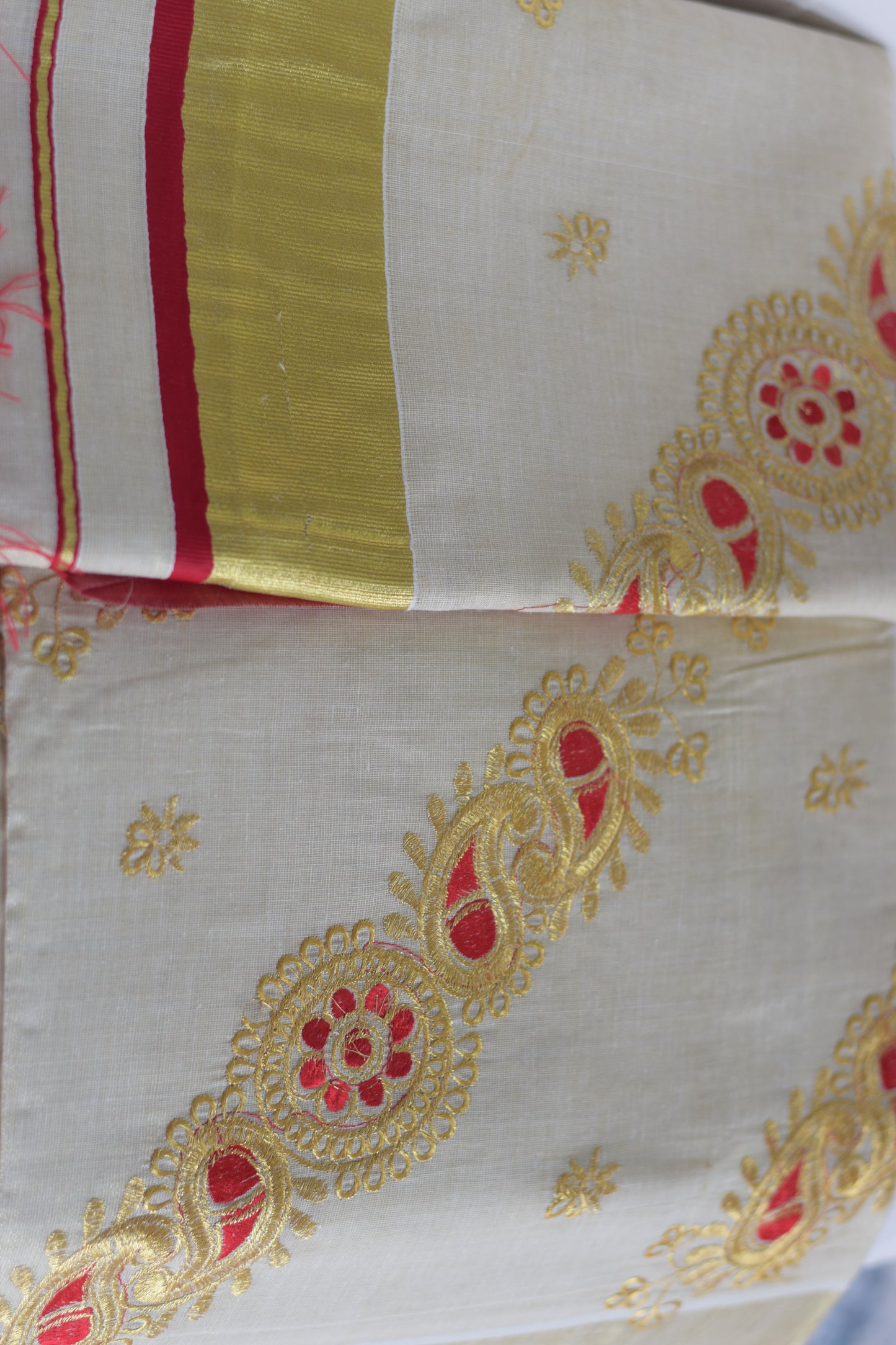 Kerala kasavu saree