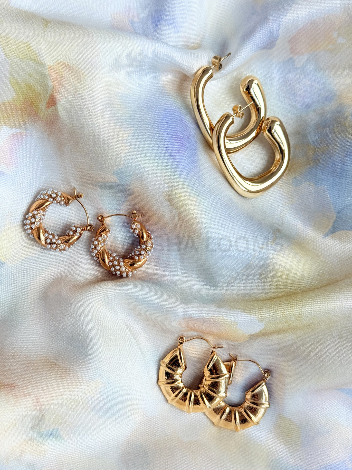 Expertly crafted with lightweight materials, these Chunky Hoops are perfect for everyday wear. Chunky Hoops

