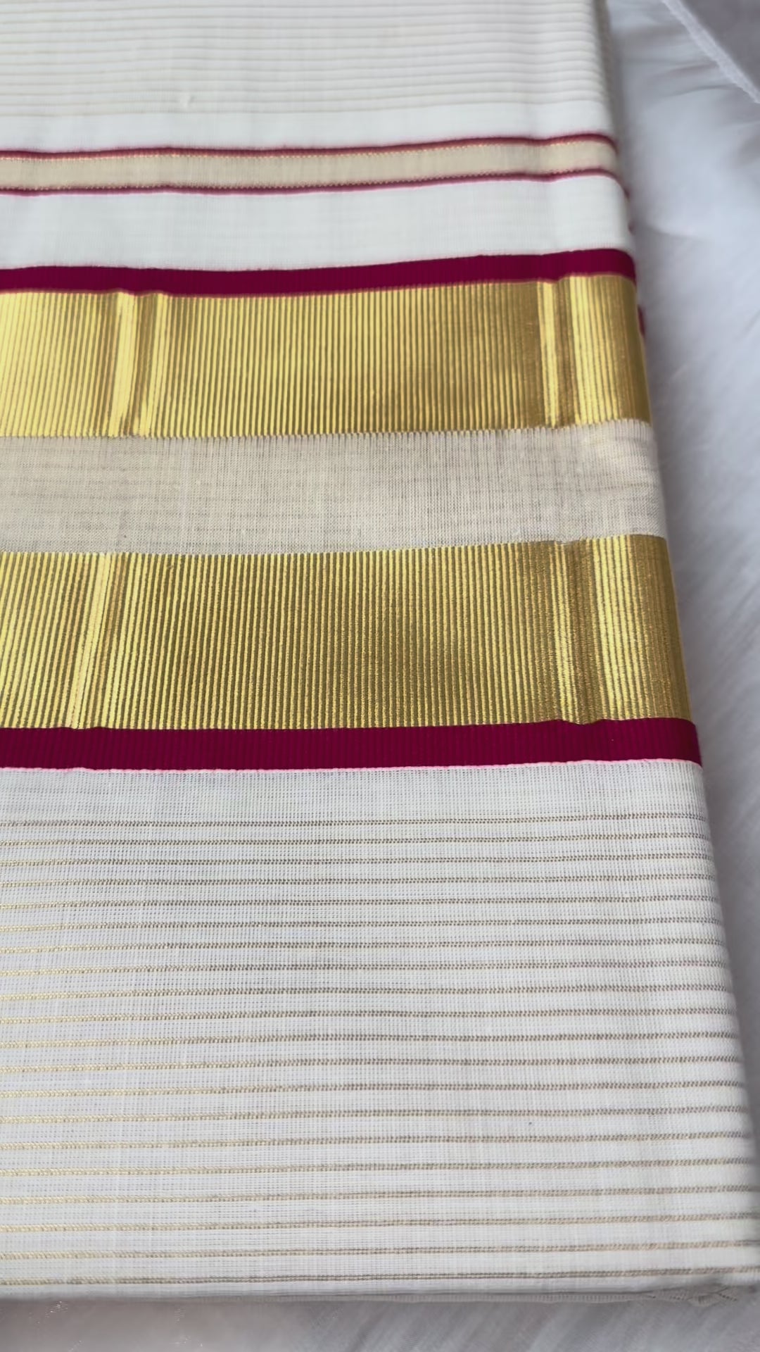 This Kerala Onam saree showcases traditional kasavu craftsmanship with striking red accents, reflecting the cultural essence of Kerala’s Onam festival. 